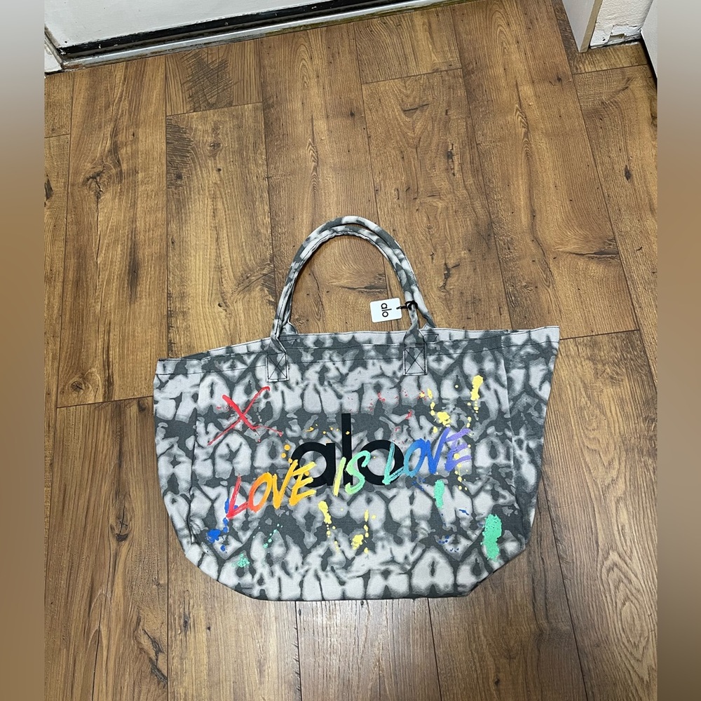 ALO Yoga Gray Tie-Dye Tote with Multicolor Paint Splatter used Preowned - Picture 2 of 8